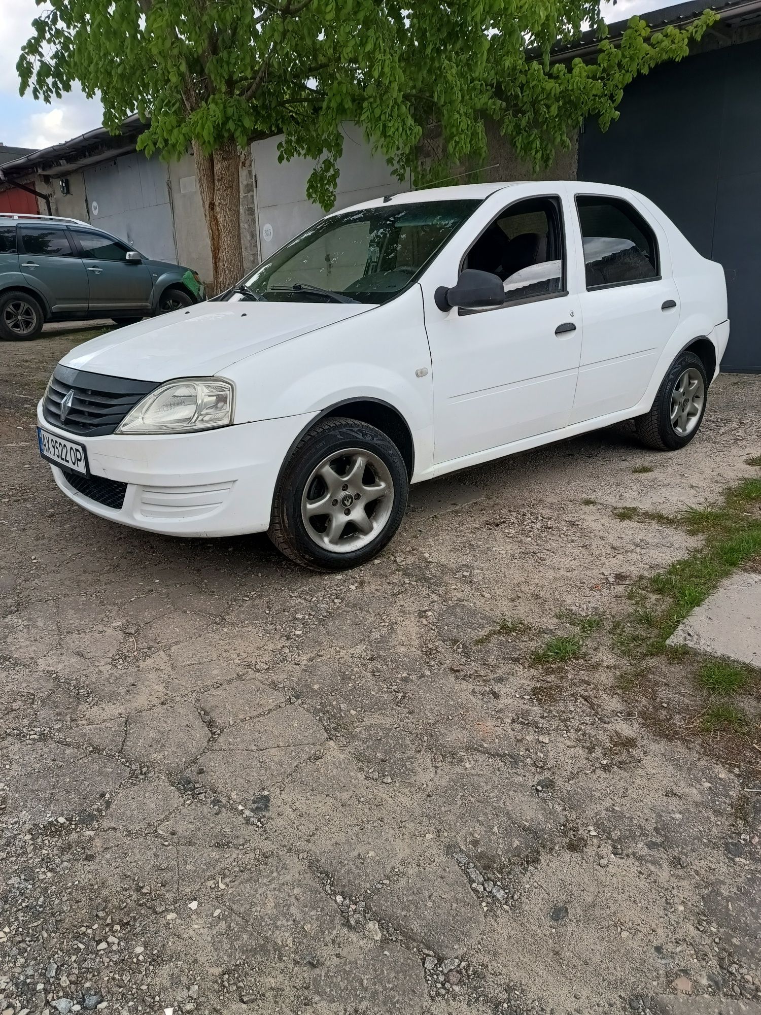 Продам RENAULT LOGAN 2011г. 1.4.б,газ