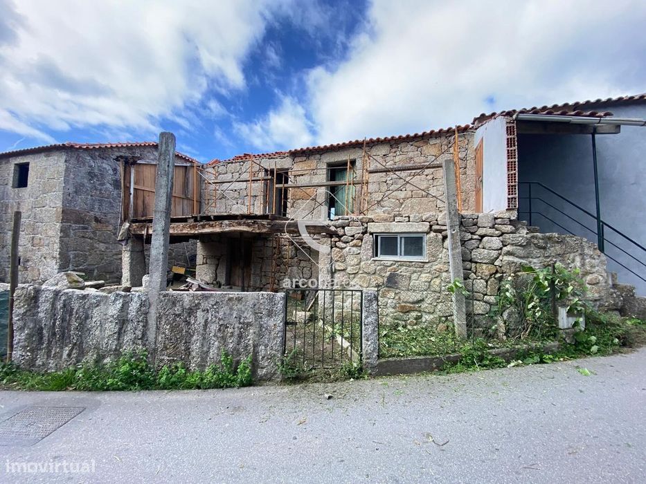 Propriedade para recuperar. Vila Nova de Muía