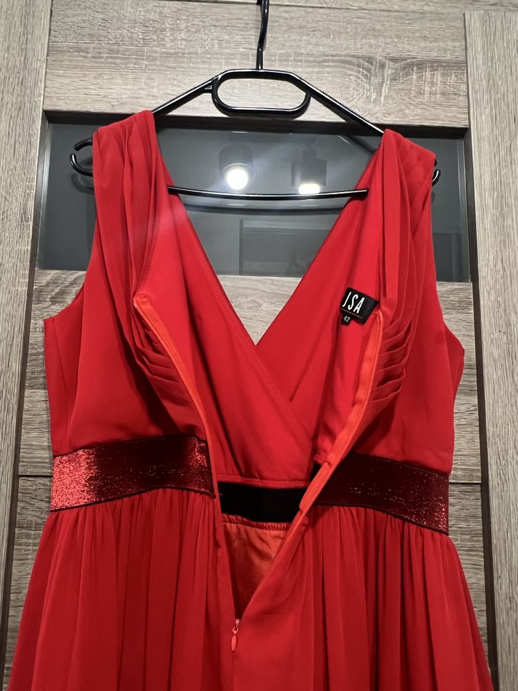 Elegancka czerwona sukienka