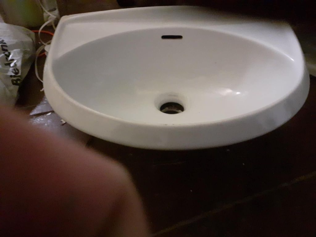 Umywalka ceramiczna