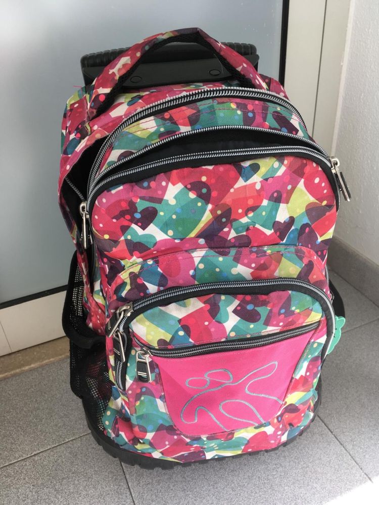 Mochila escolar marca Totto