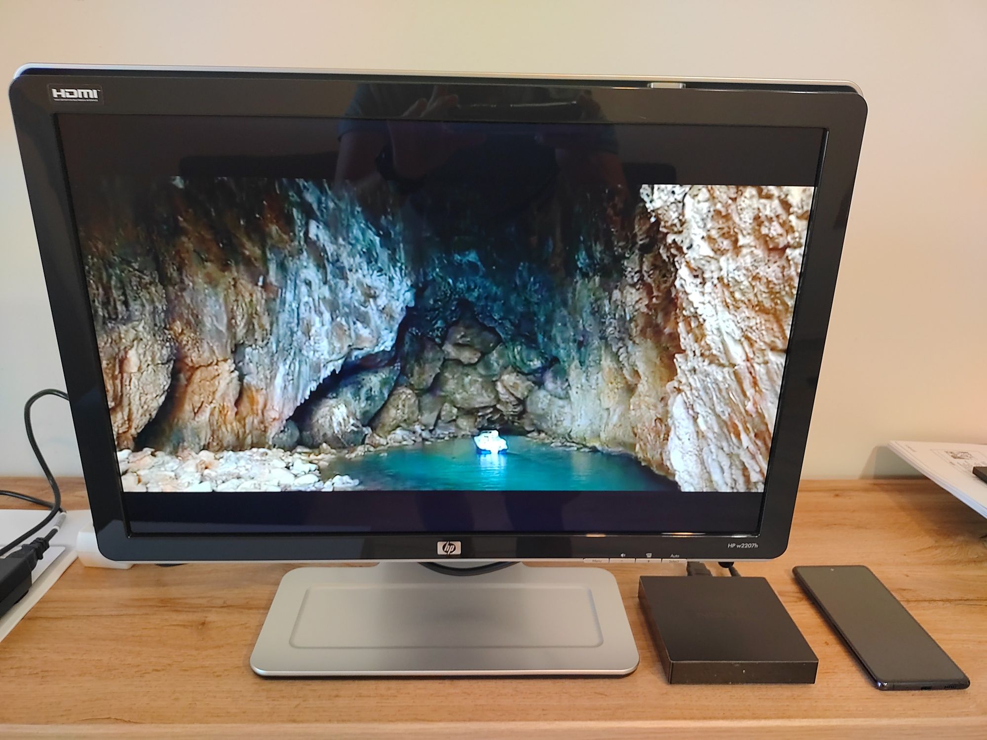 Monitor 22 cale LCD HP Pavilion HDMI, VGA, 2xUSB, Głośniki, Obrót 90st