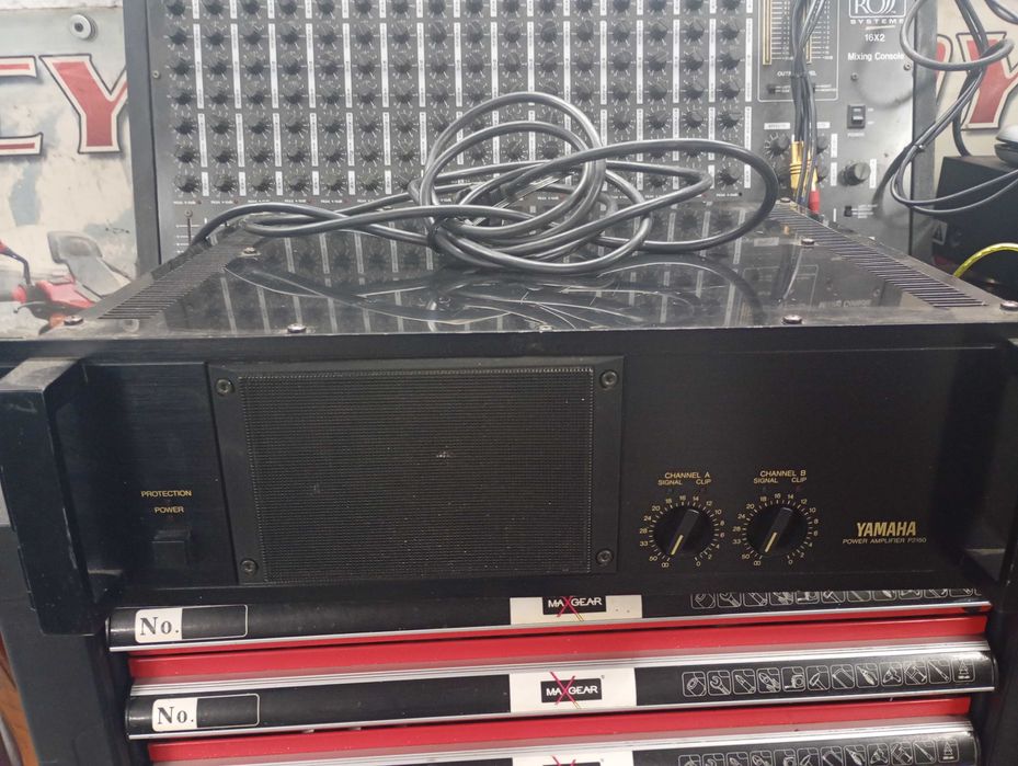 Końcówka mocy wzmacniacz estradowy Yamaha P2150