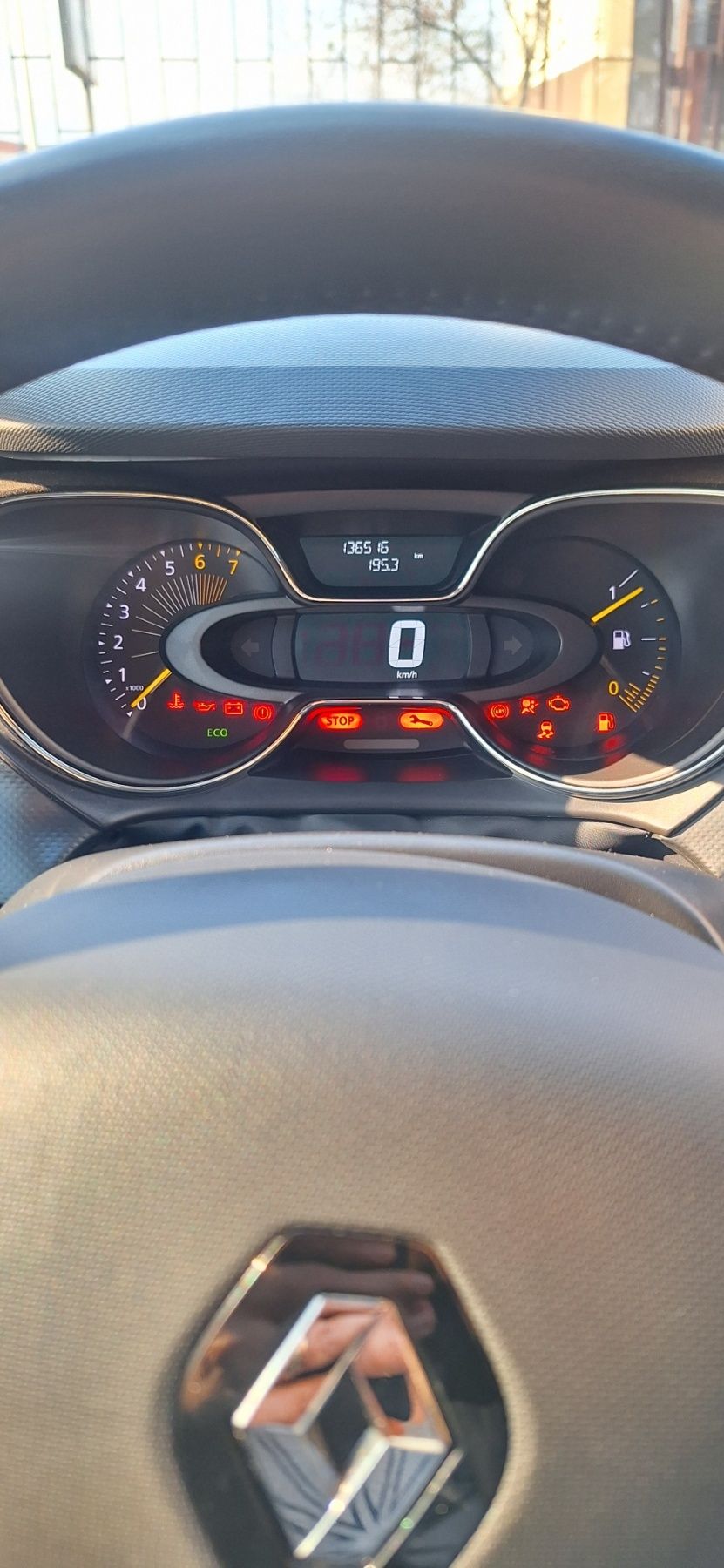 Продам Renault Captur 2013 года, бензин 0.9 л
