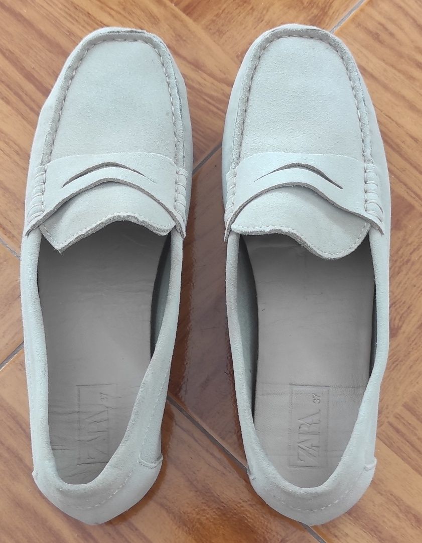 Sapatos camurça.