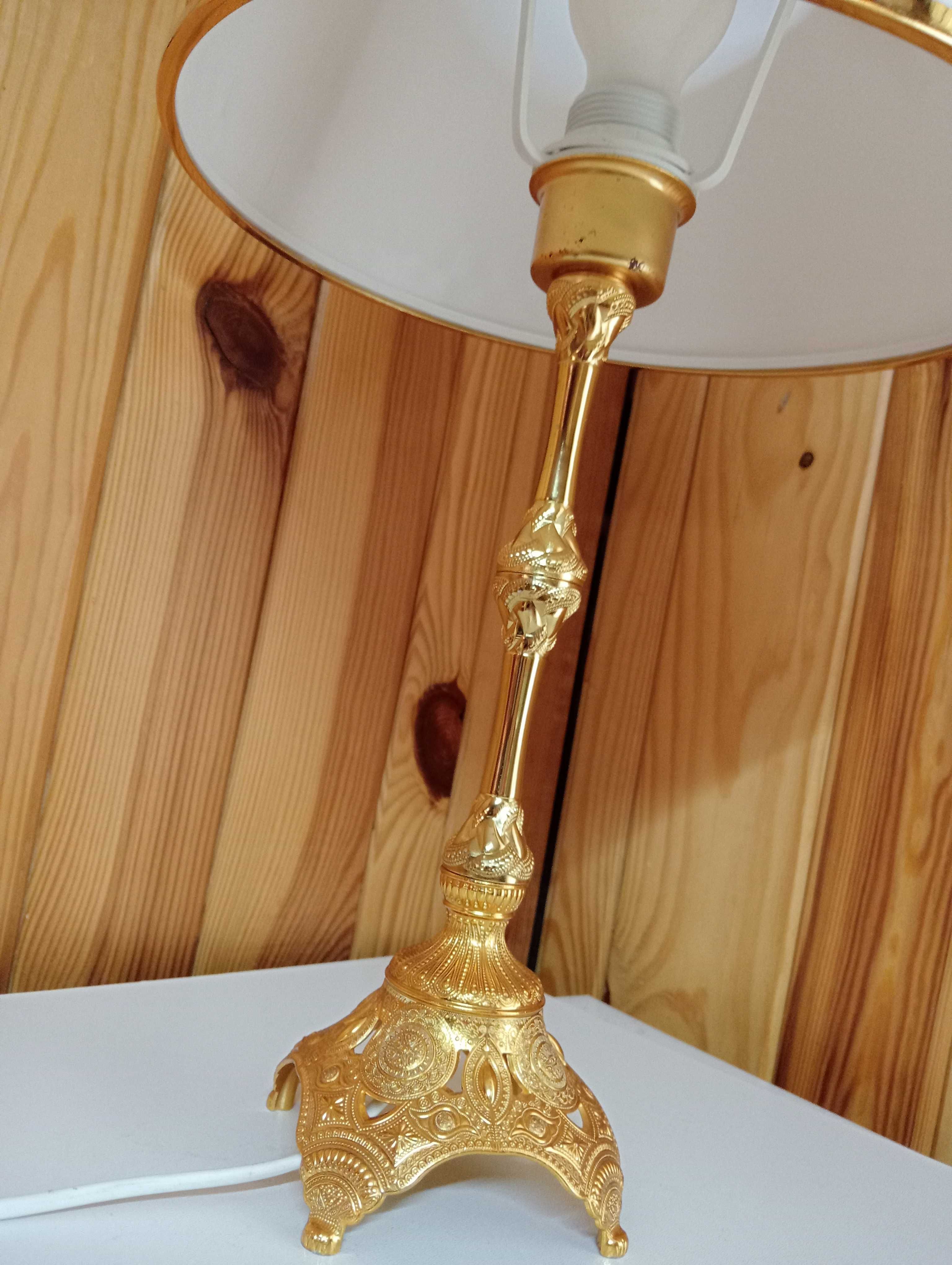 Lampka stołowa w kolorze złotym