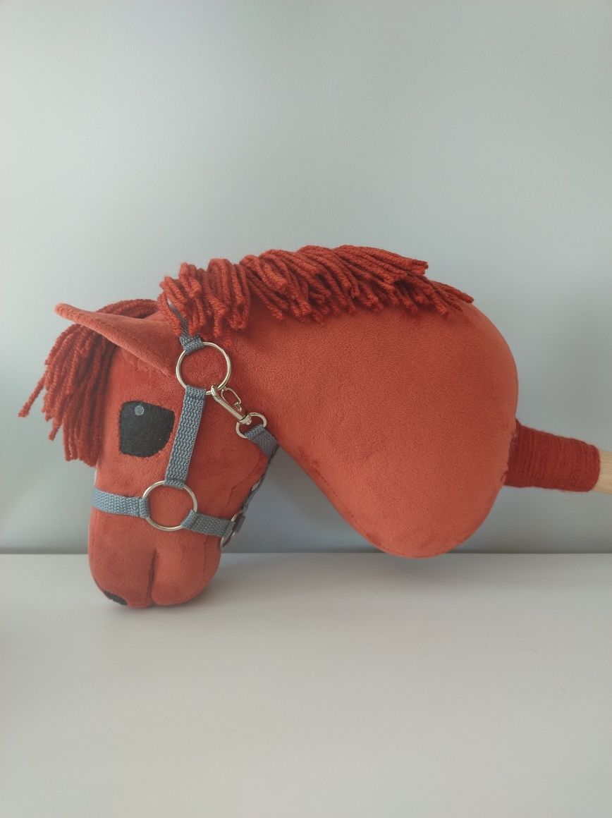 Hobby Horse Rudy Z Białą Odmianą Na Pysku+ akcesoria