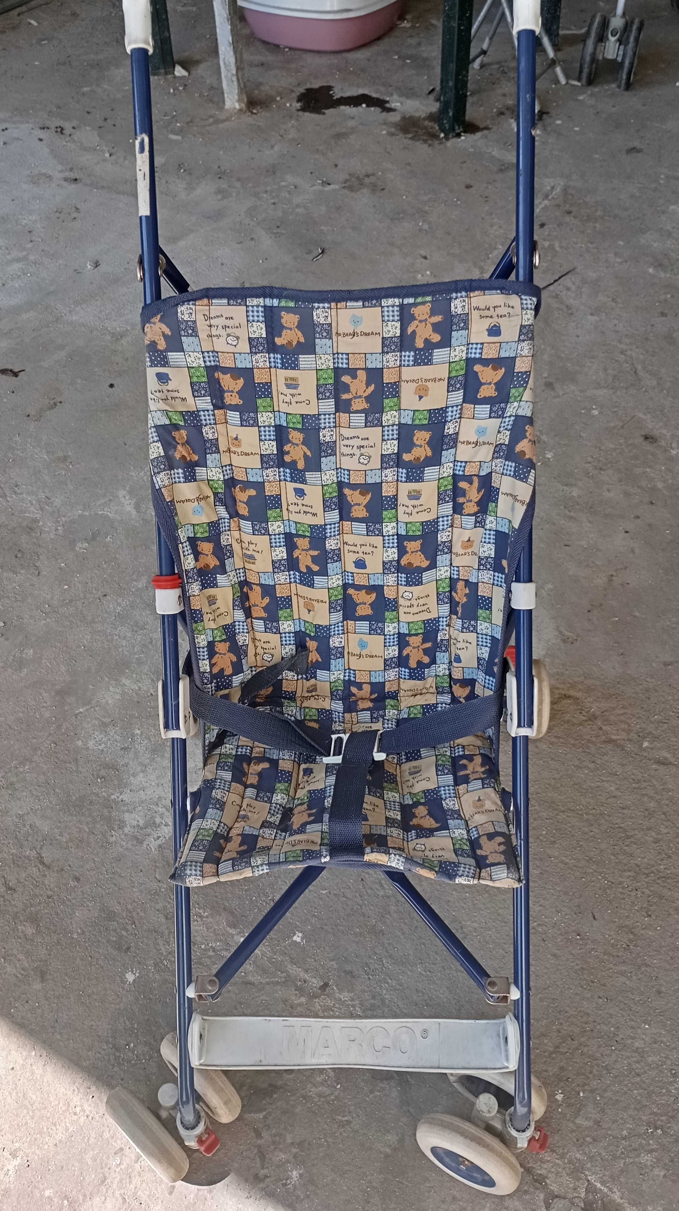 Carro de bebé a funcionar perfeitamente