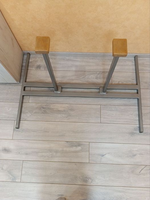 Стойка для занятий акробатикой.