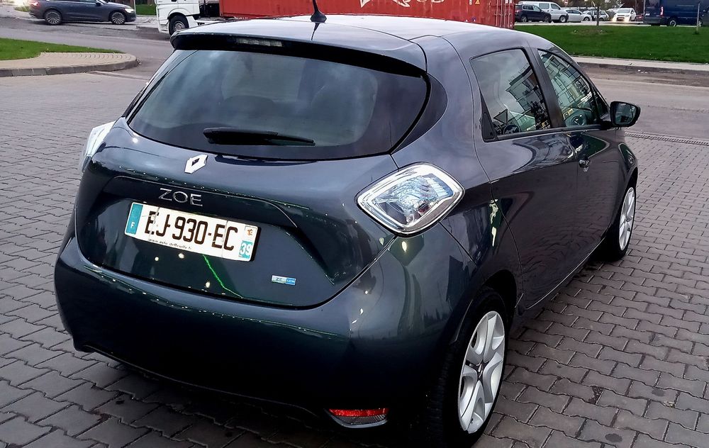 Продам свіжопригнаний автомобіль Рено Зоє 2017р