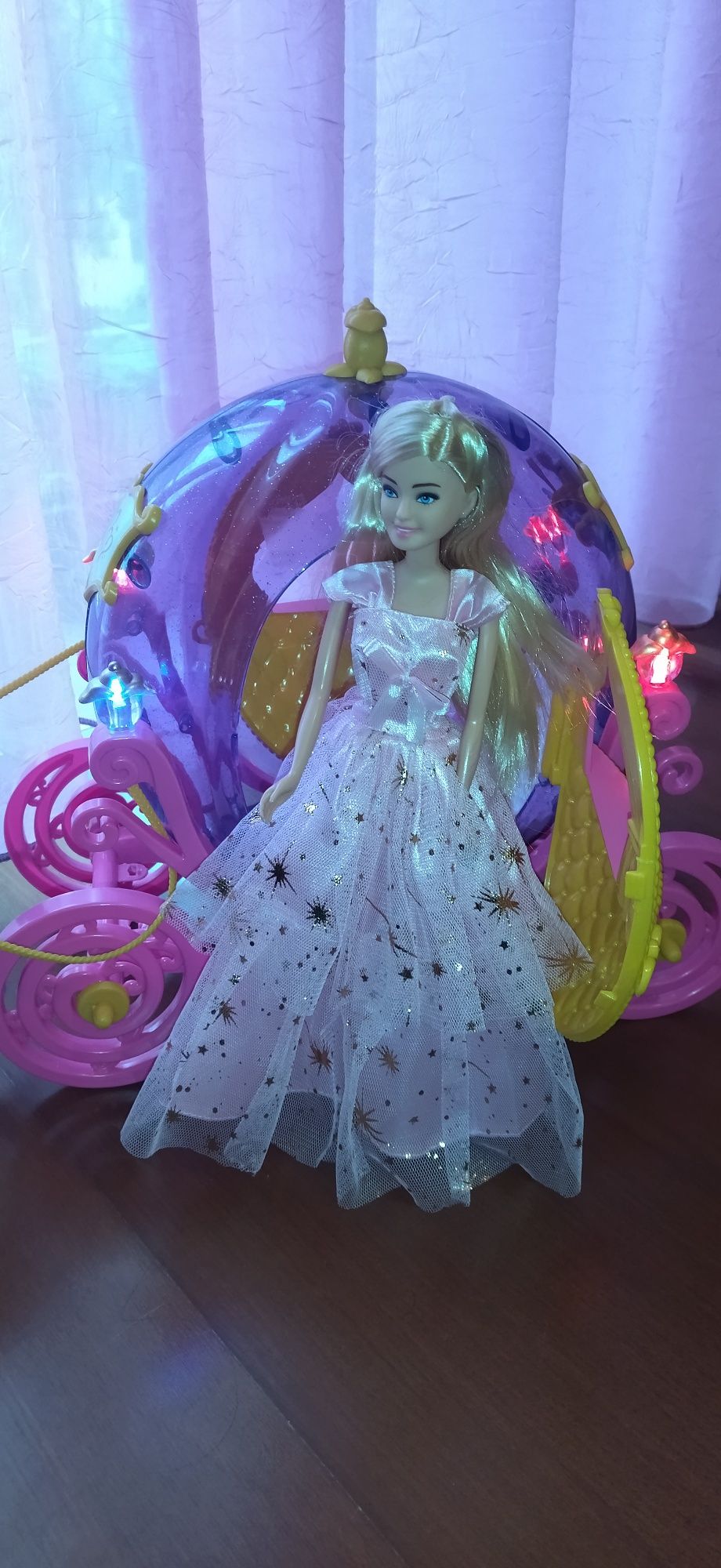 Princesa Cinderela com coche e cavalo