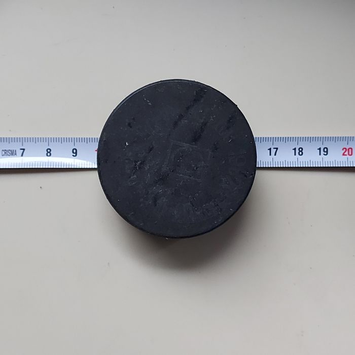 Шайба хоккейная, игровая