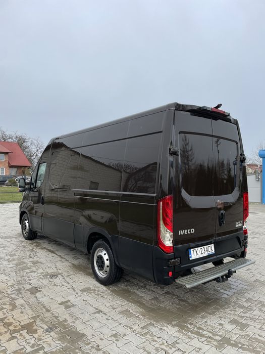 Wynajem busa, hak, wypożyczalnia samochodów dostawczych