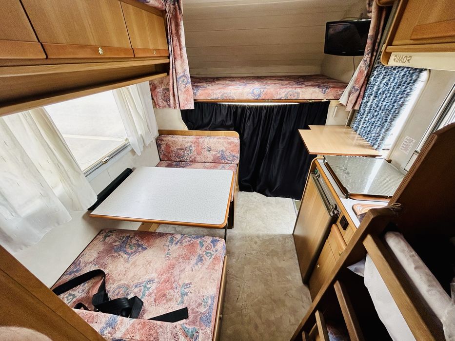 Autocaravana Ford Rimor 6 lugares de dormida e livrete