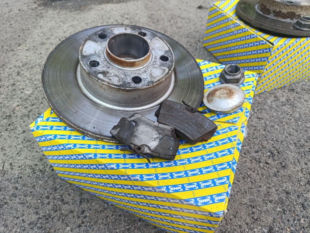 Продам задні гальмівні диски на опель віваро