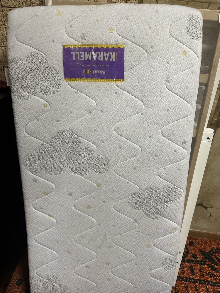 Дитяче ліжко Ikea з матрацом