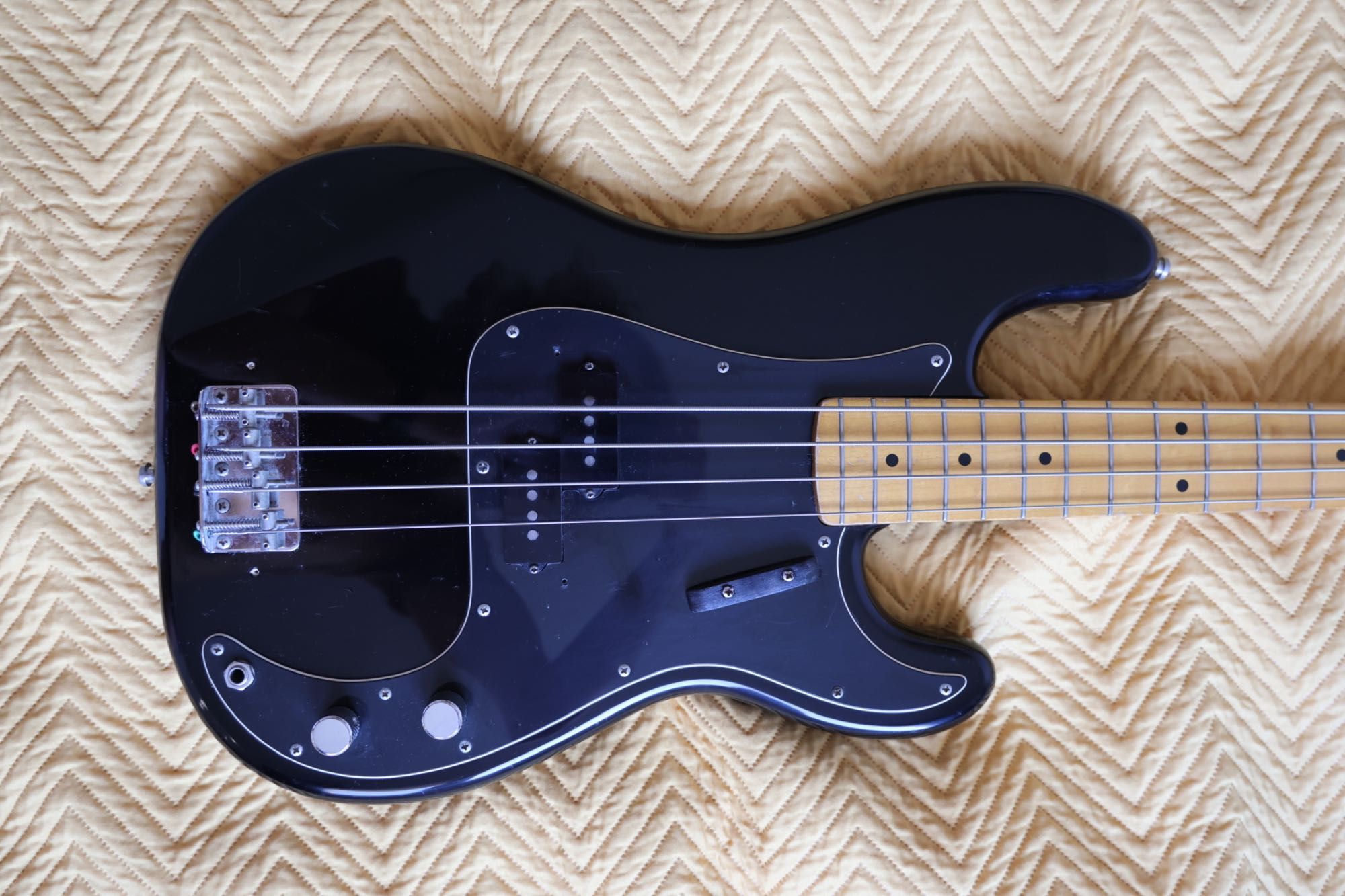 Gitara basowa Fender Precision Bass MIJ 1987-88