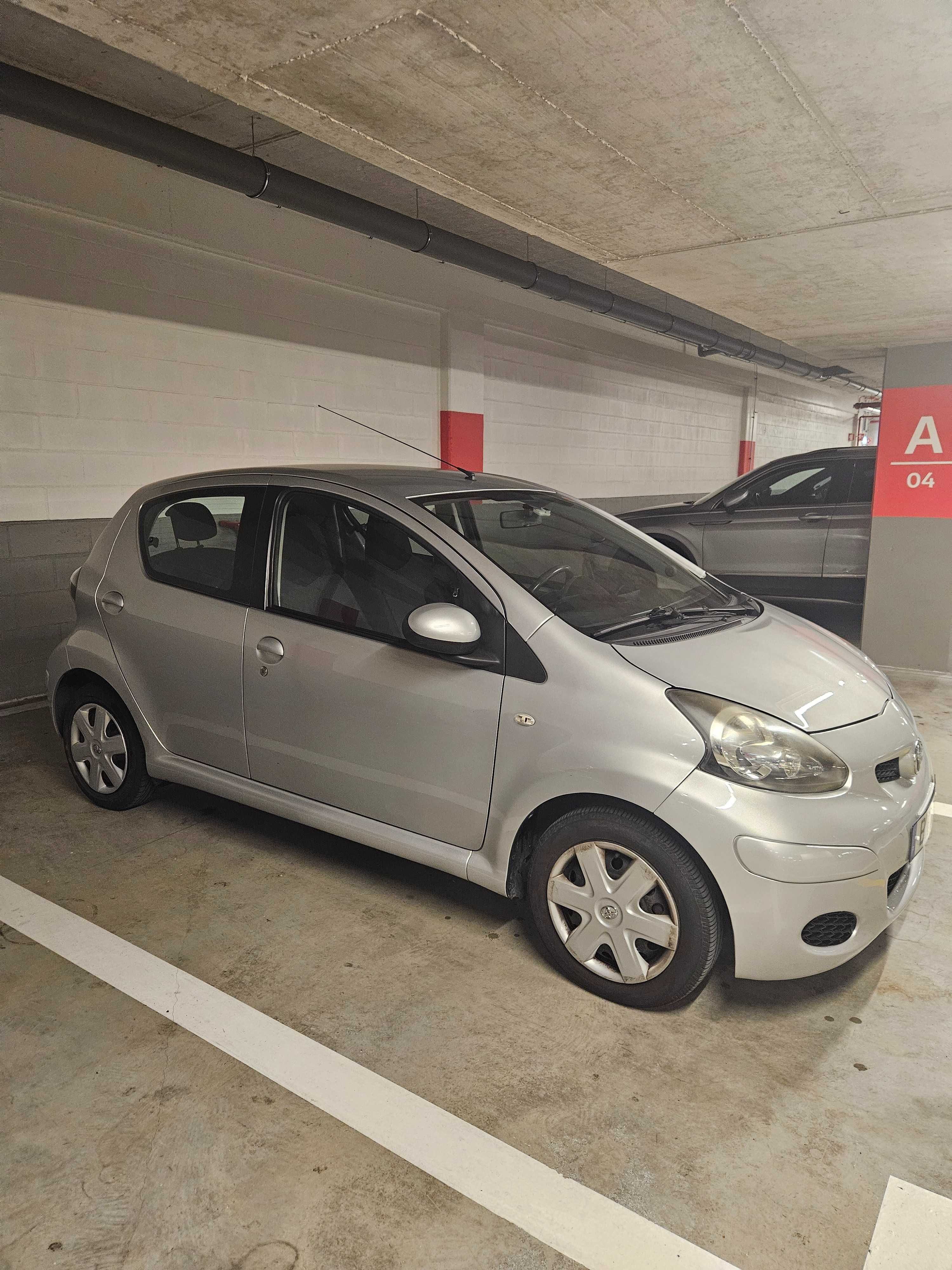 Toyota Aygo 4 portas com AC