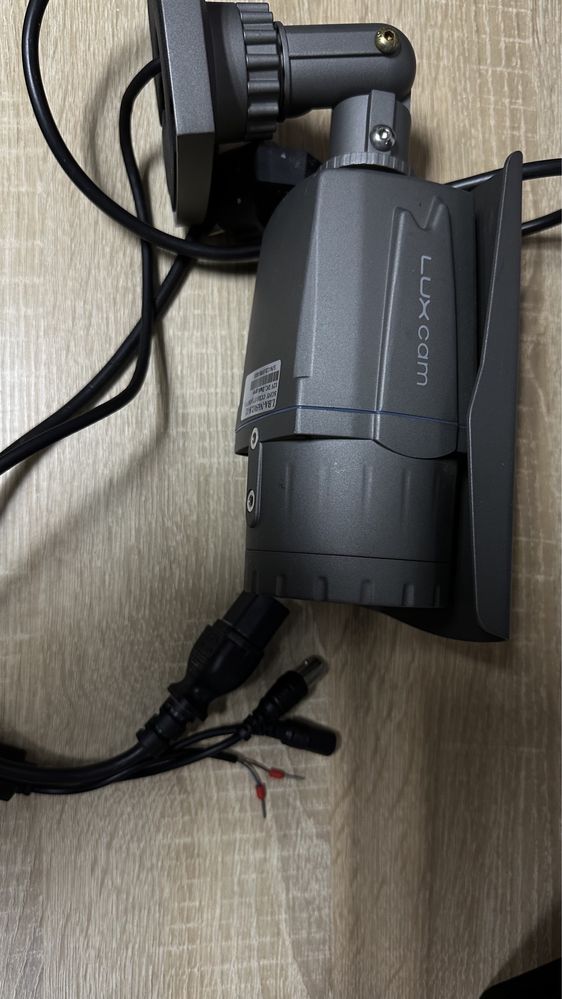 Відеорєєстратор Hikvision DS-7108HWI-SL з камерами