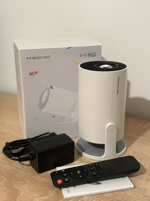 Нові проектори Magcubic HY300 PRO 8K 290Ansi 14 Android H726 BT5.4