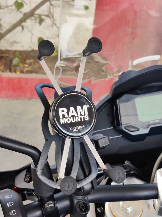 G310 GS RALLYE de garagem