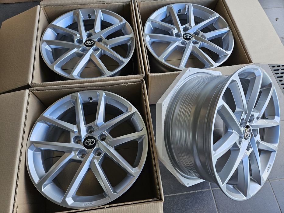 TOYOTA 18 " Nowe 5x114,3 Camry Avensis Auris RAV4 Felgi Srebrne Borbet