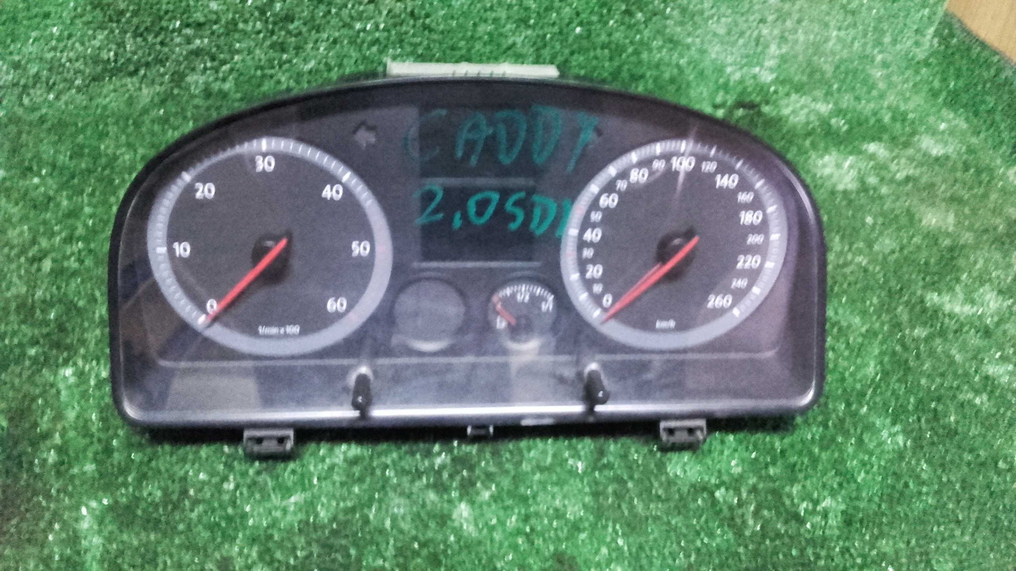 Licznik Volkswagen Caddy III 2,0 SDI zegary