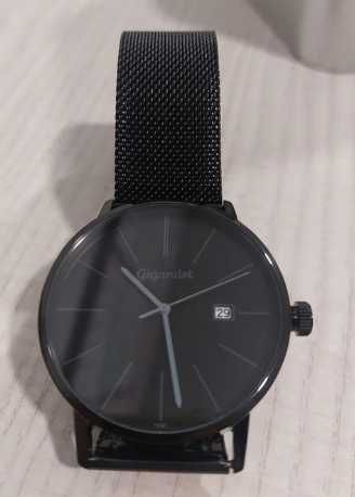Relógio Gigandet preto minimalista