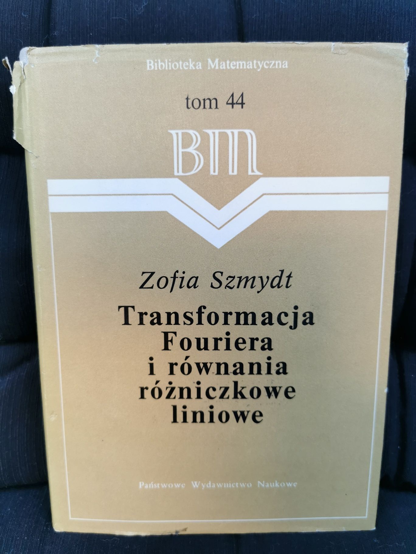 Transformacja Fouriera i równania różniczkowe liniowe
Zofia Szmydt