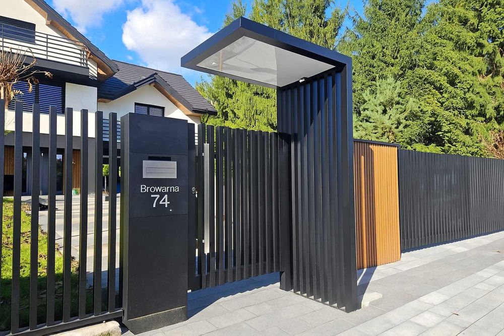 Zadaszenie furtki - aluminium z lampa LED z czujnikiem ruchu/zmierzchu