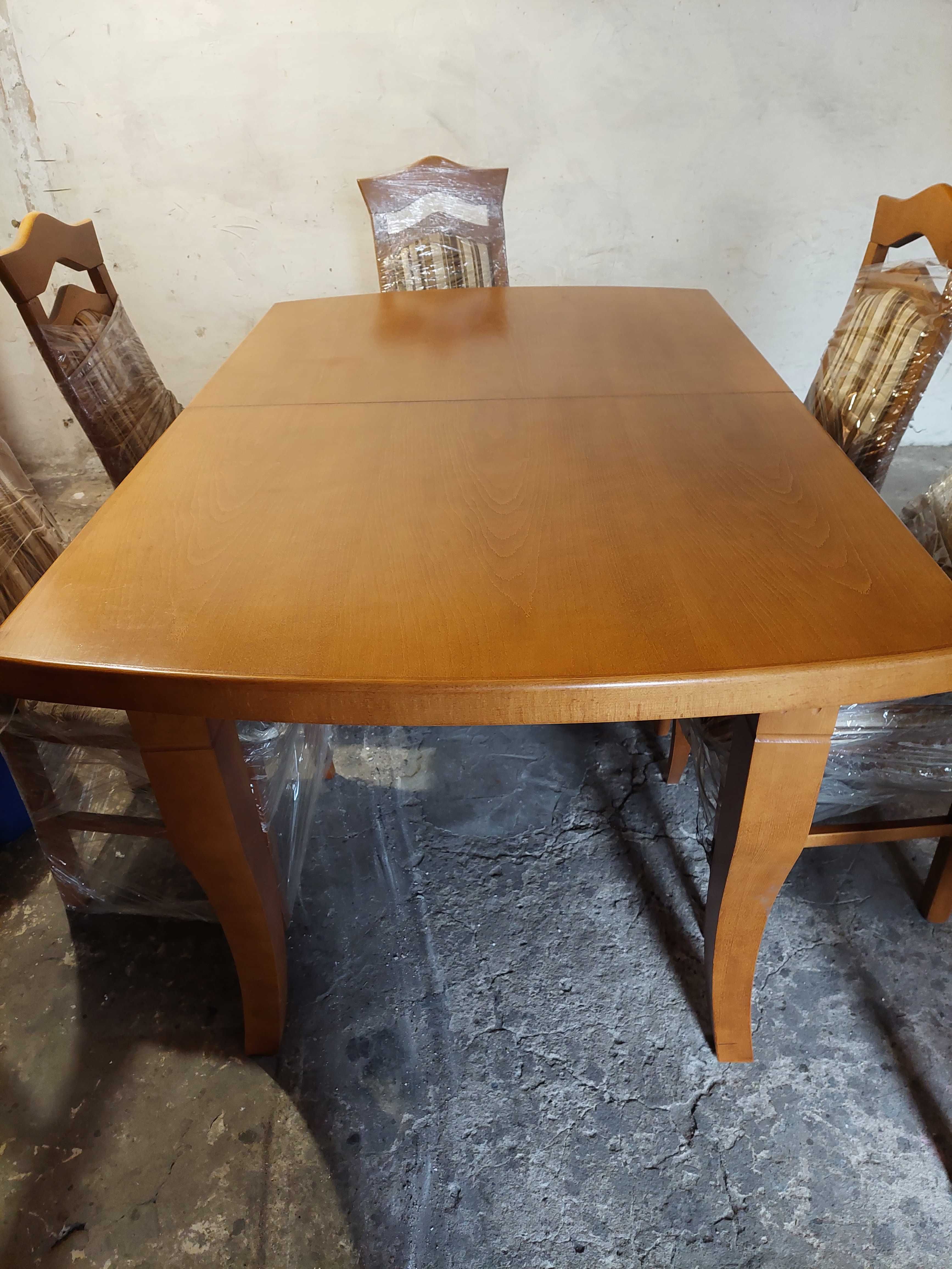 Stół z litego drewna,sześć tapicerowanych krzeseł