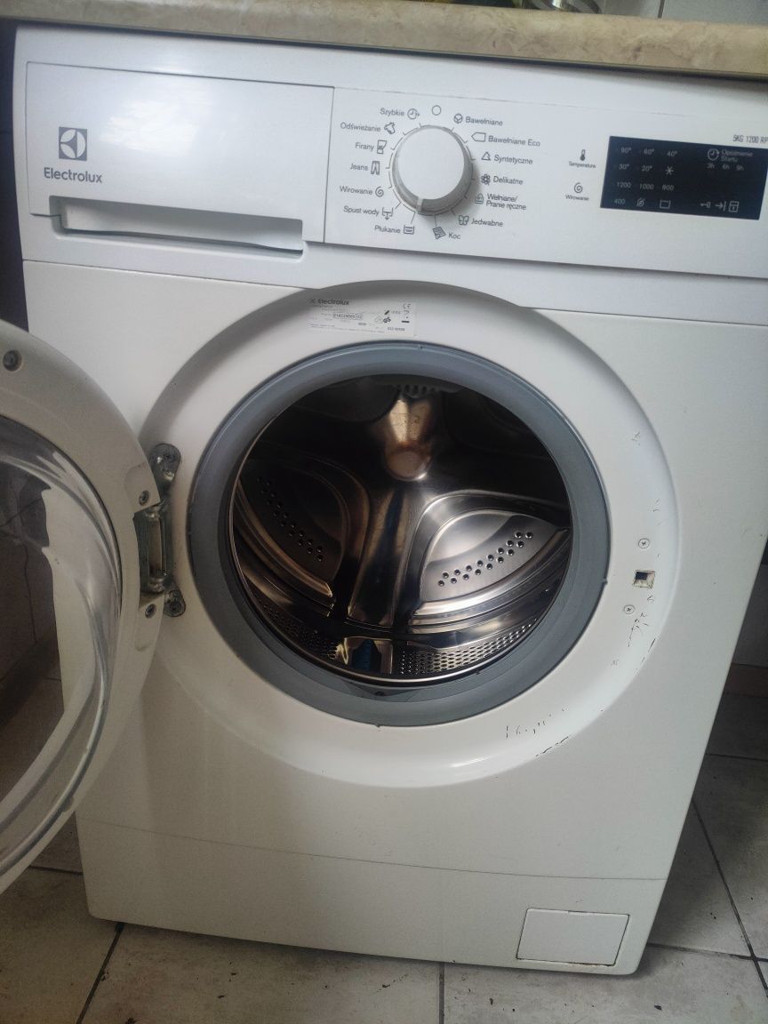 Pralka Electrolux uszkodzona do naprawy albo na części