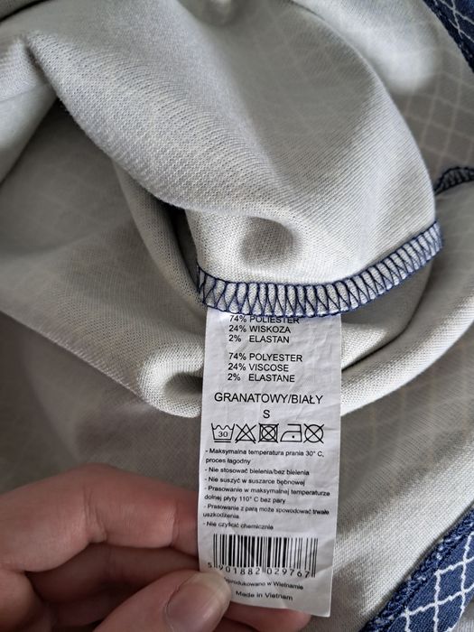 Elegancka sukienka z krótkim rękawem