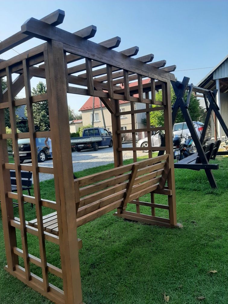 Pergola z ławką .