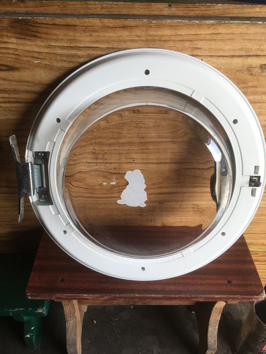 Продам дверьку со стеклом со стиралки.