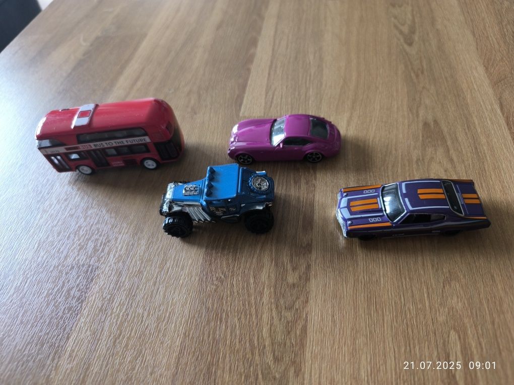 Zestaw autek od mojego 5latka, samochodziki, w tym Hot Wheels,resoraki