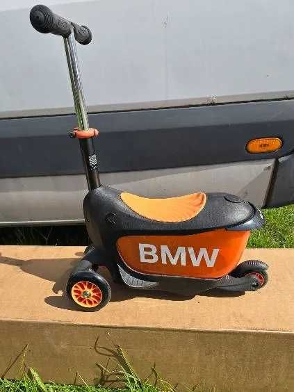 Hulajnoga/samochodzik dziecięcy marki BMW czarny/pomarańczowy kolor