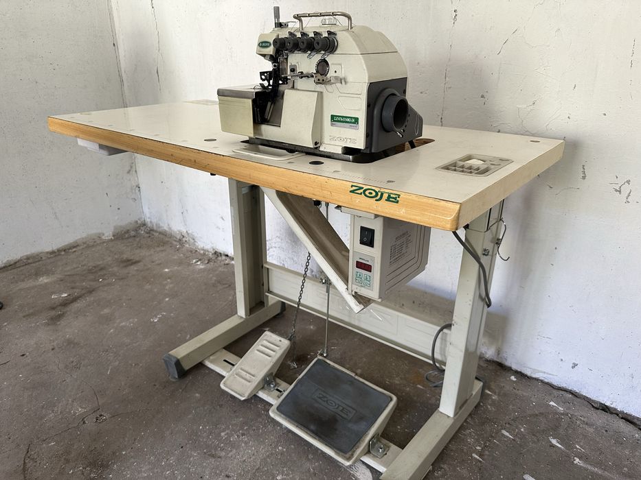 Продам промышленный четерех ниточный оверлок ZOJE