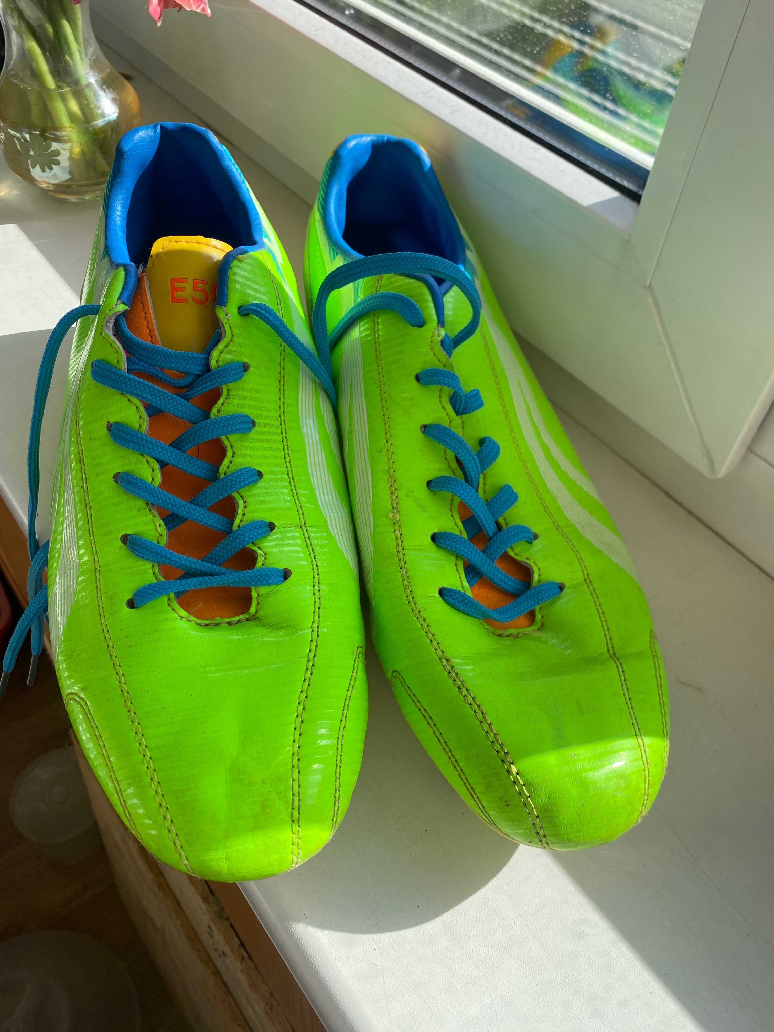 Бутси Adidas  /  кросовки для футболу з шипами  43 / 44 чорні зелені