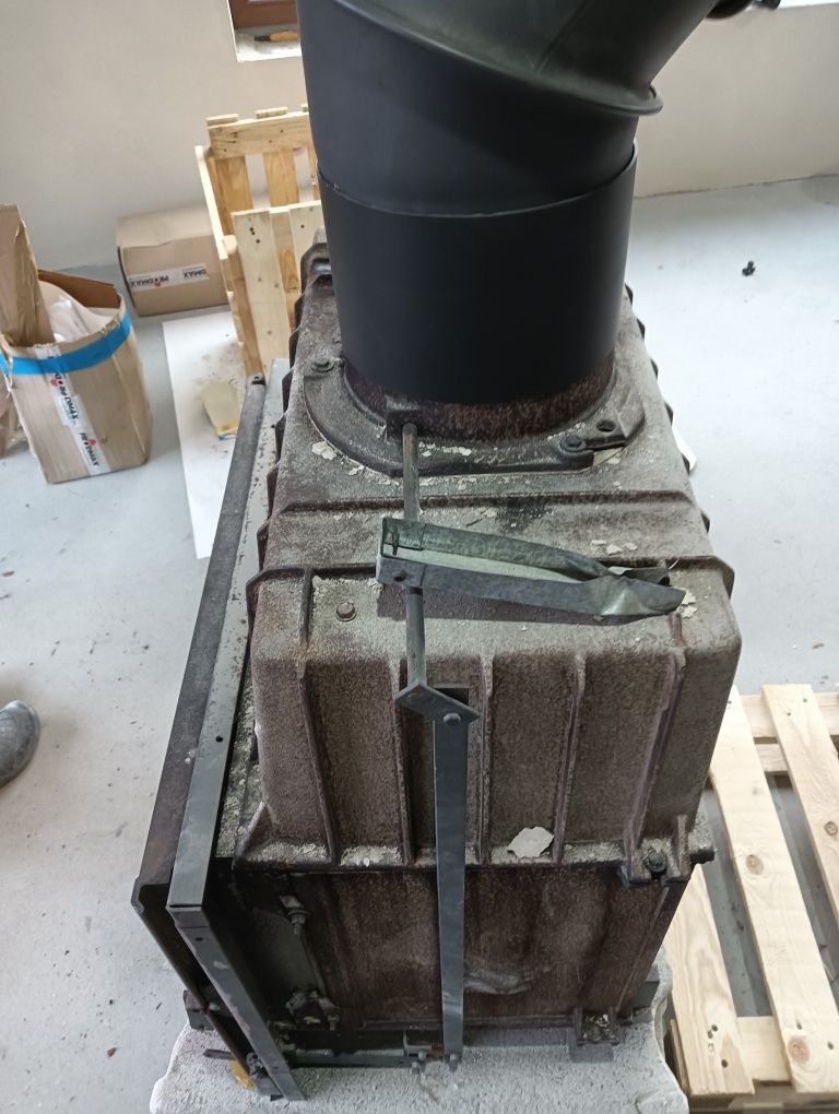 Kominek powietrzny + 2 metry rury fi 200