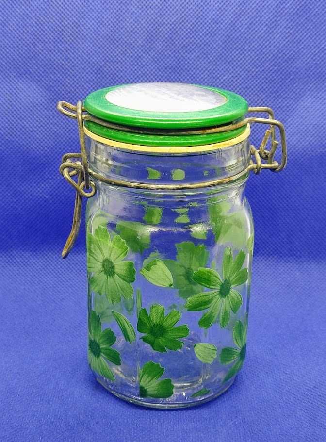 Frasco em vidro com tampa e floreados estampados