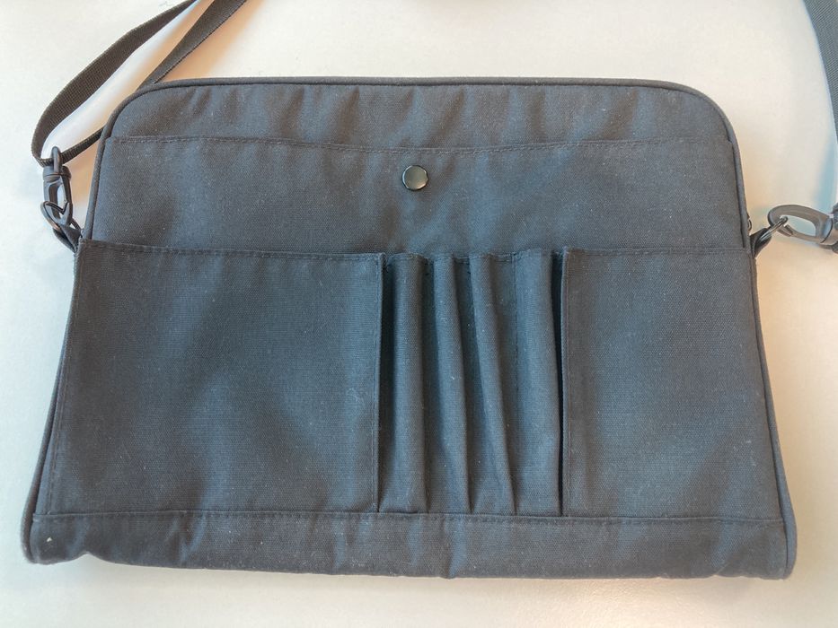 Bolsa tiracolo para tablet preta