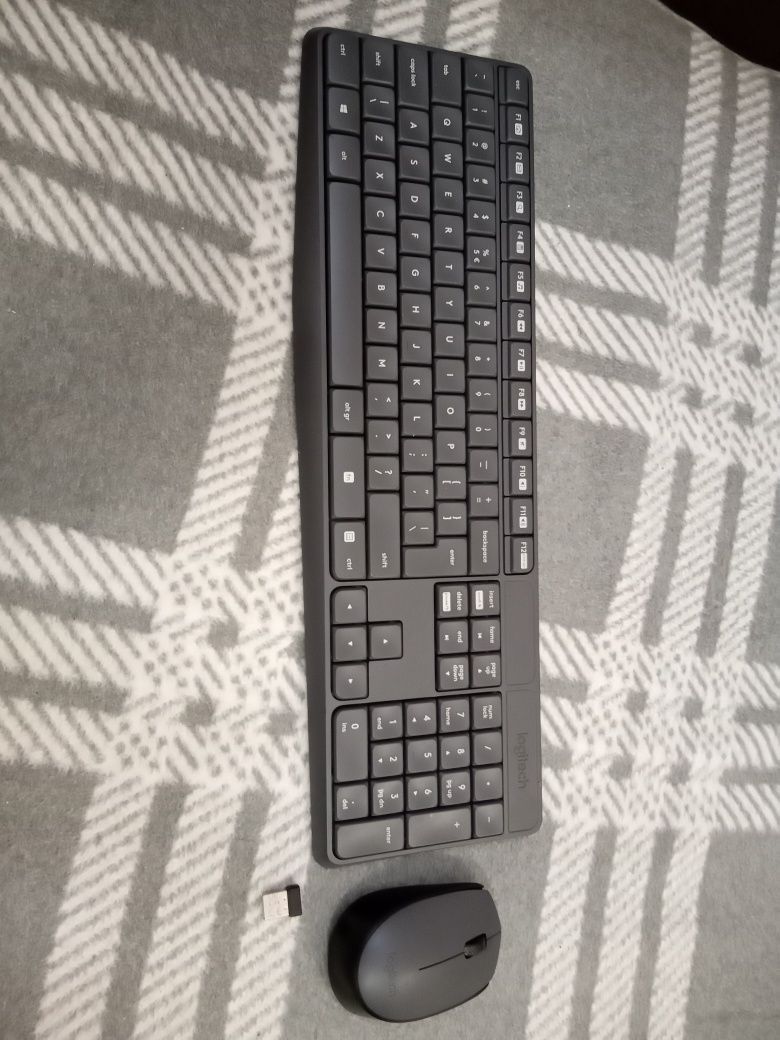 Klawiatura bezprzewodowa z myszką Logitech MK235