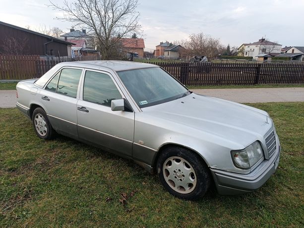 Mercedes W124 E200D