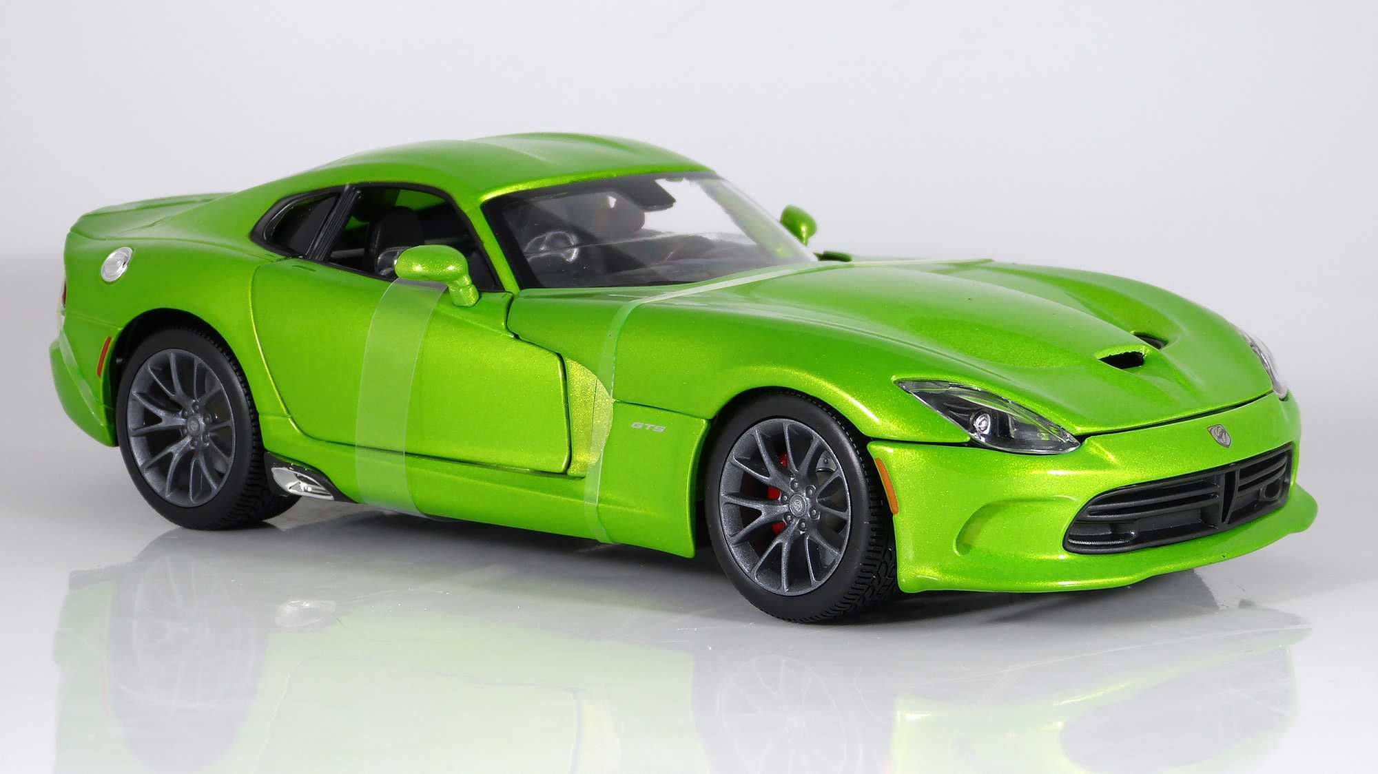 Model 1:18 Maisto Dodge Viper SRT GTS green