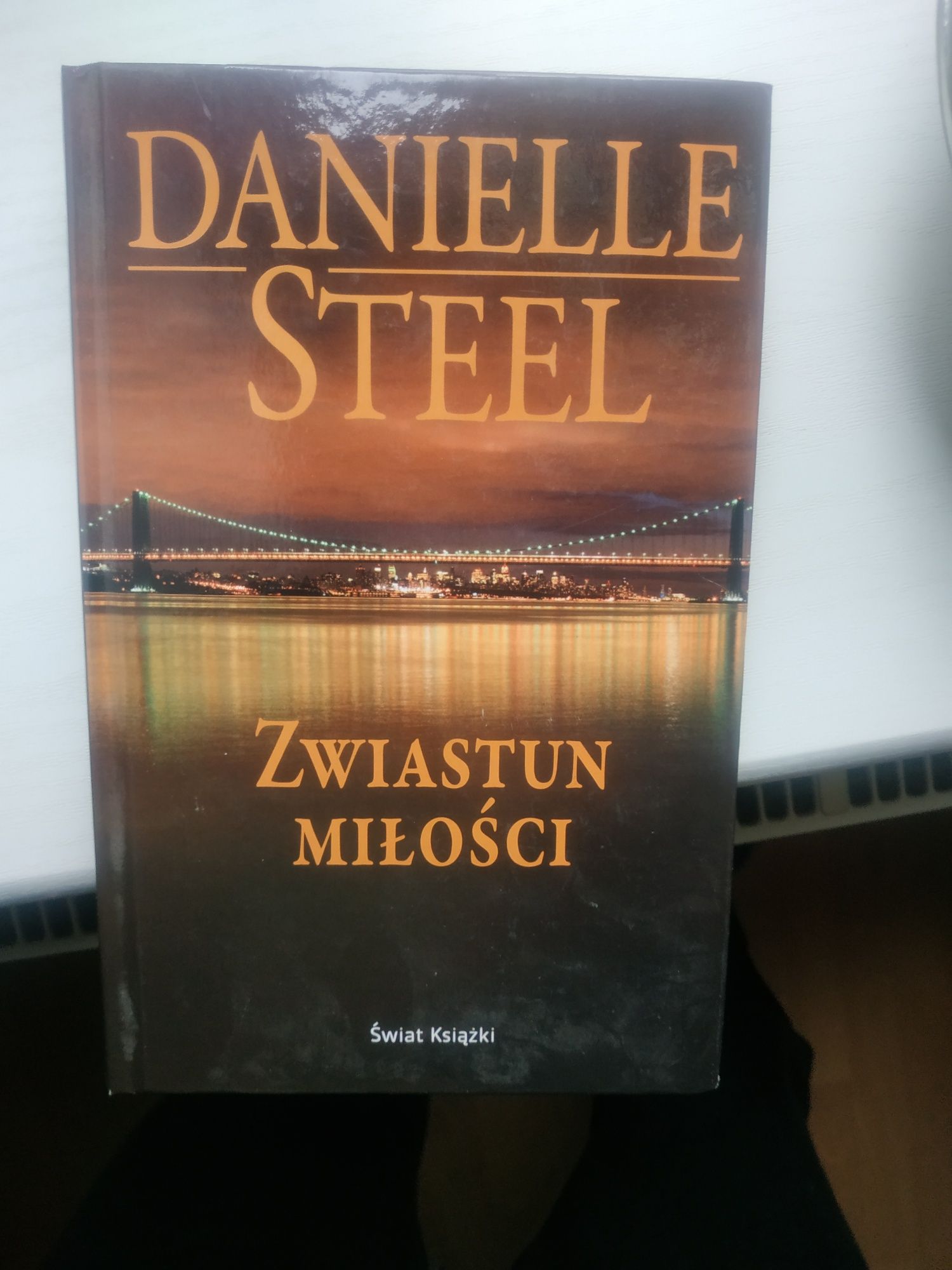 Książka Danielle Steel Zwiastun miłości