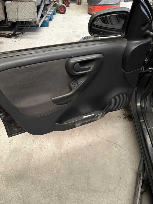 Opel Corsa C  -  5 portas peças