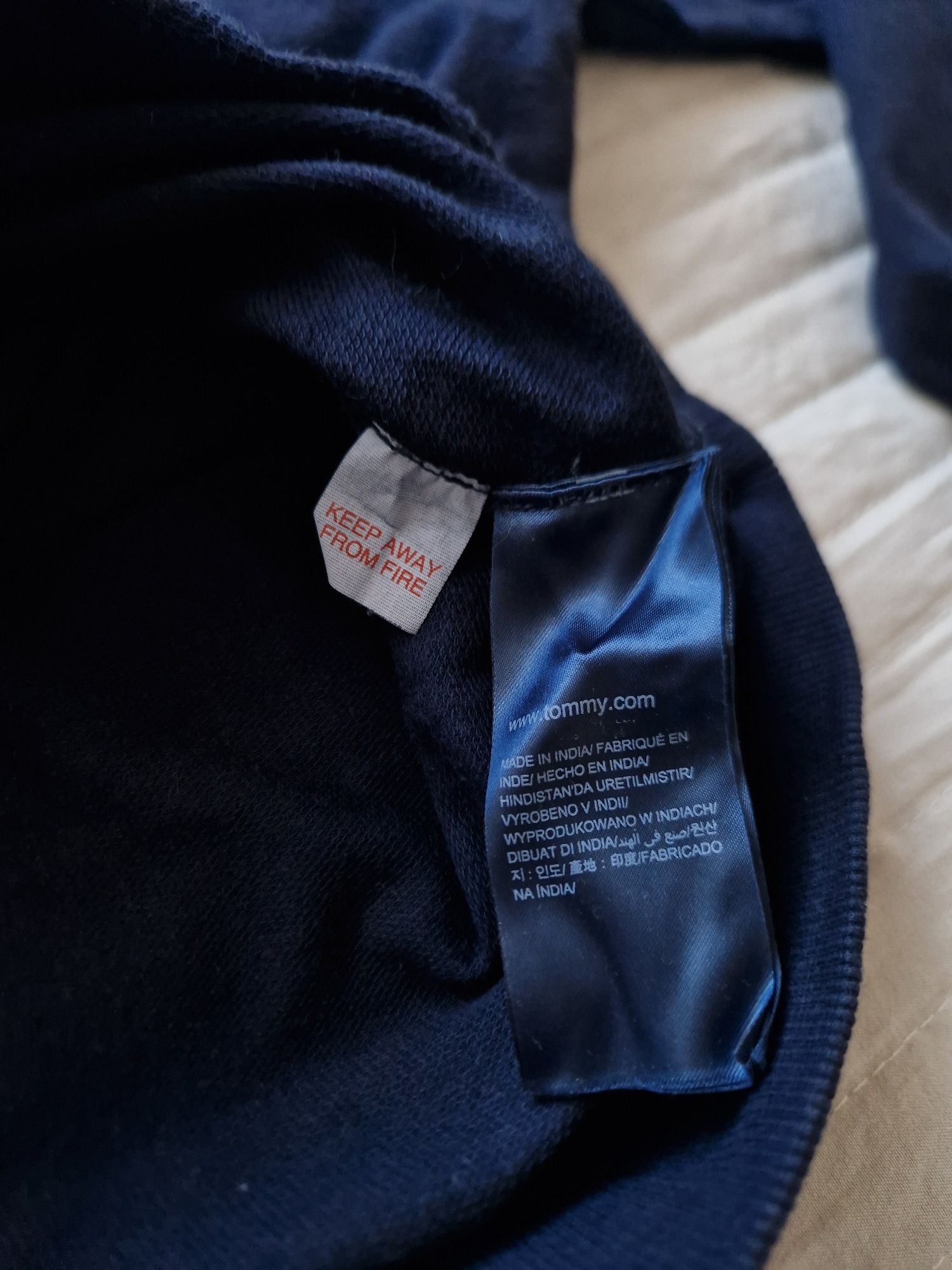 Bluza Tommy Hilfiger z kapturem granatowa