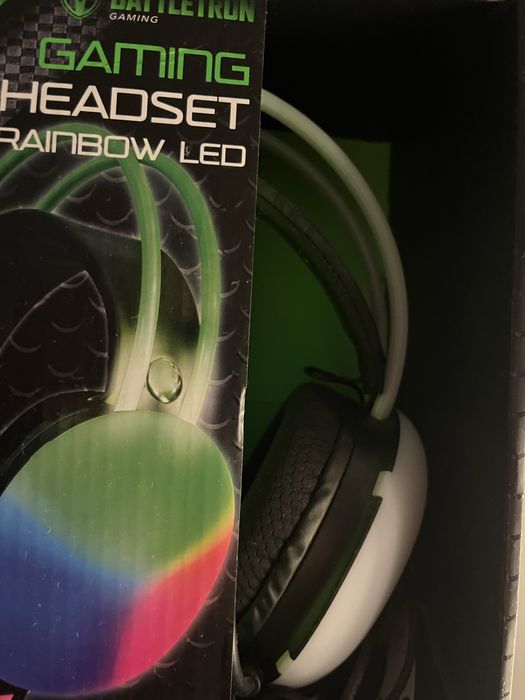 Навушники світяться