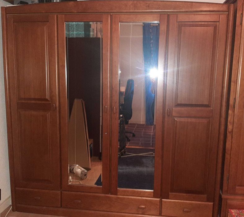 Armário de madeira pinho de mel